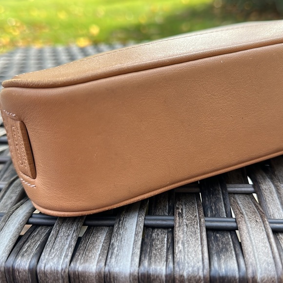 VTG: Coach Hampton Demi Leather Hobo - Camel Color. Comes W/COACH DUST BAG - Picture 11 of 16